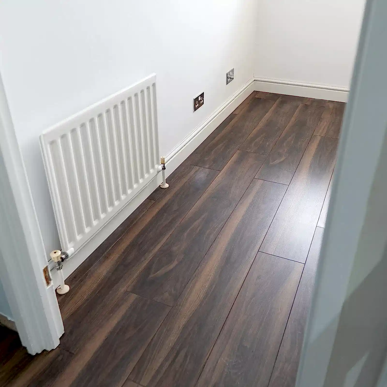 Home Classic 12mm Dark American Walnut 4V Laminate Flooring